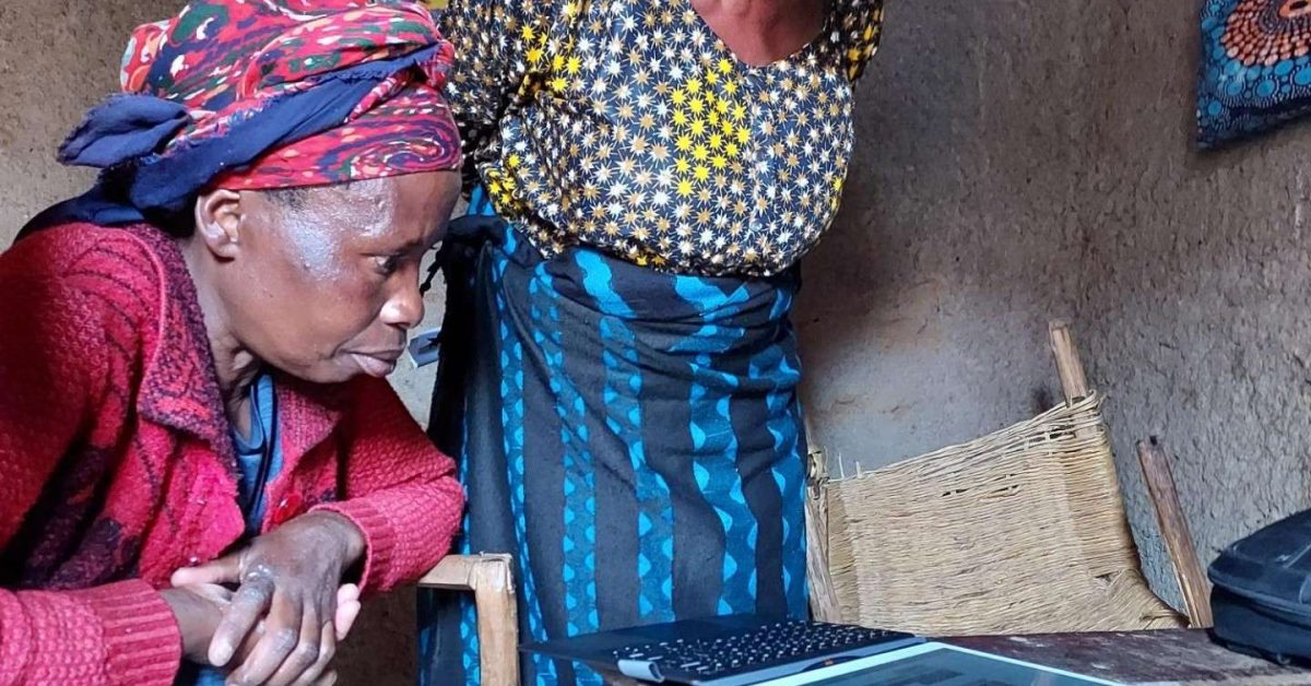 Global digital rehabilitation, Two women and a tablet_Rwanda_2022